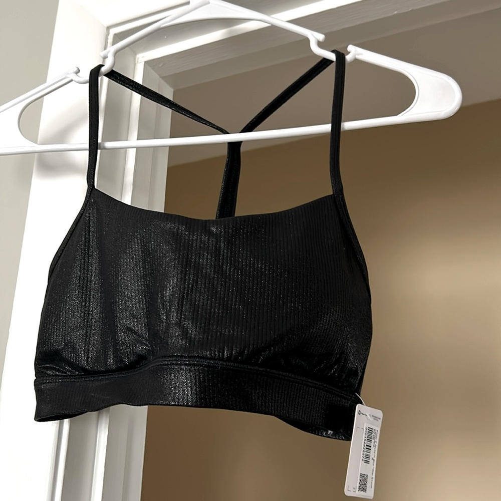 Lululemon size 8 flow Y Nulu Bra shimmery black